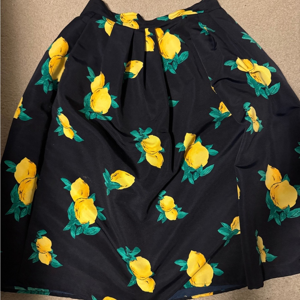 Eva Mendes Black and Yellow Midi Skirt with Pleated A-Line Style